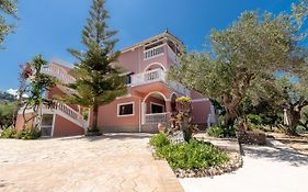 Arazzo Apartments